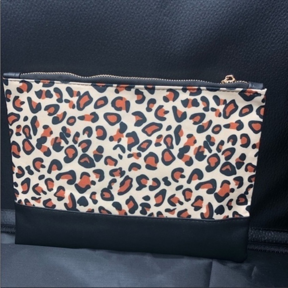 Leopard print zip top clutch / pouch - Picture 9 of 11